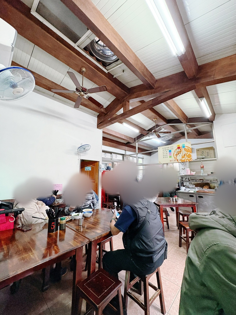 楊家蛋黃麵∥隱藏巷弄的麵店,在地超過30年,一早六點就開賣,太晚來會吃不到 - 第3張圖 楊家蛋黃麵∥隱藏巷弄的麵店,在地超過30年,一早六點就開賣,太晚來會吃不到