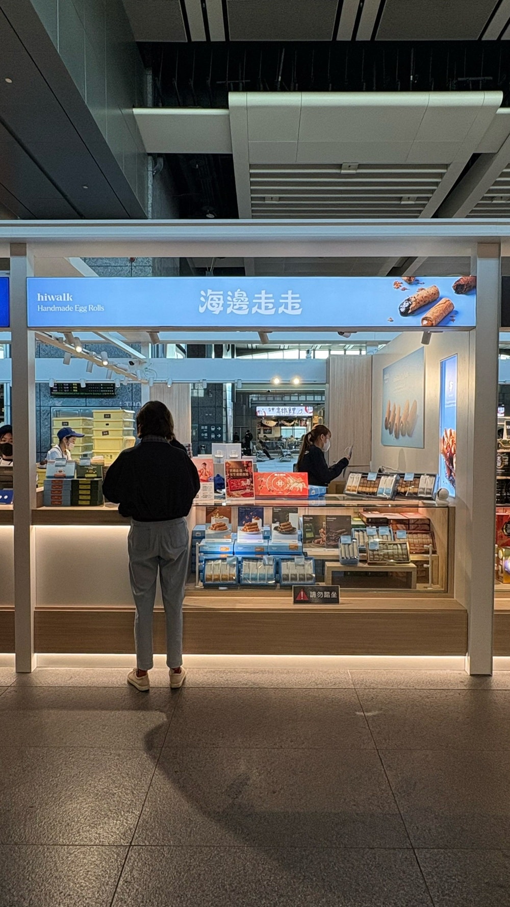 台中高鐵站伴手禮區重新裝潢∥超多新品牌伴手禮插旗高鐵台中站
