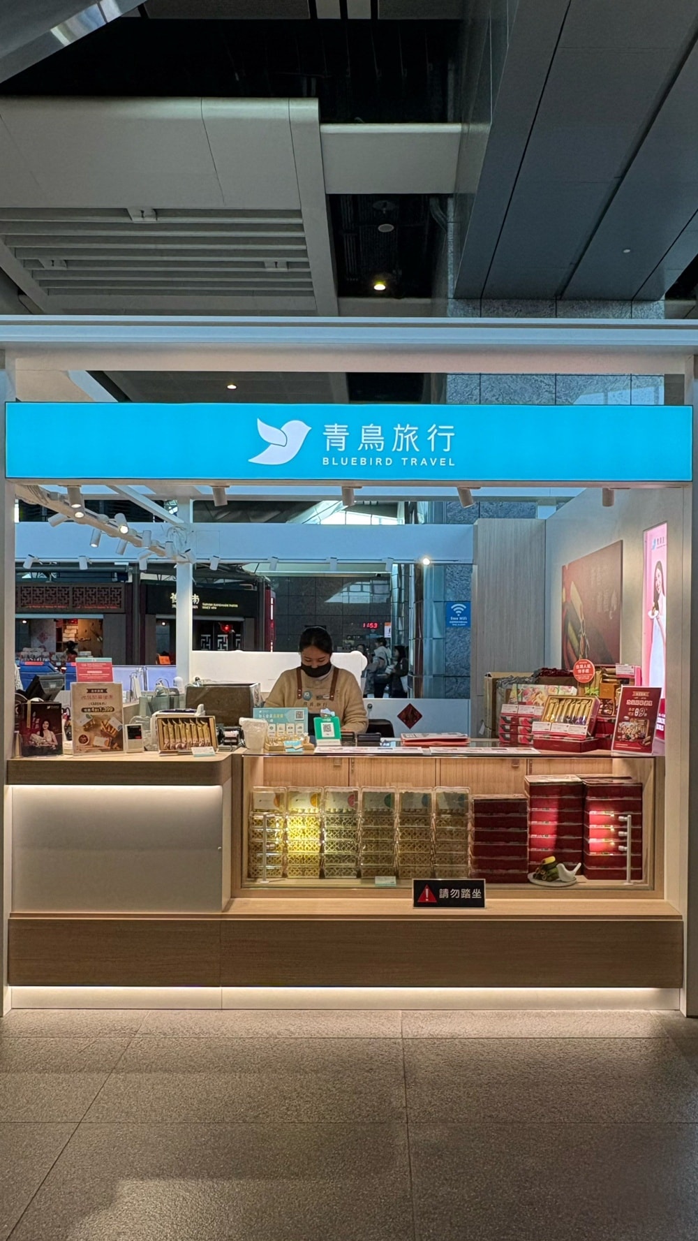 台中高鐵站伴手禮區重新裝潢∥超多新品牌伴手禮插旗高鐵台中站